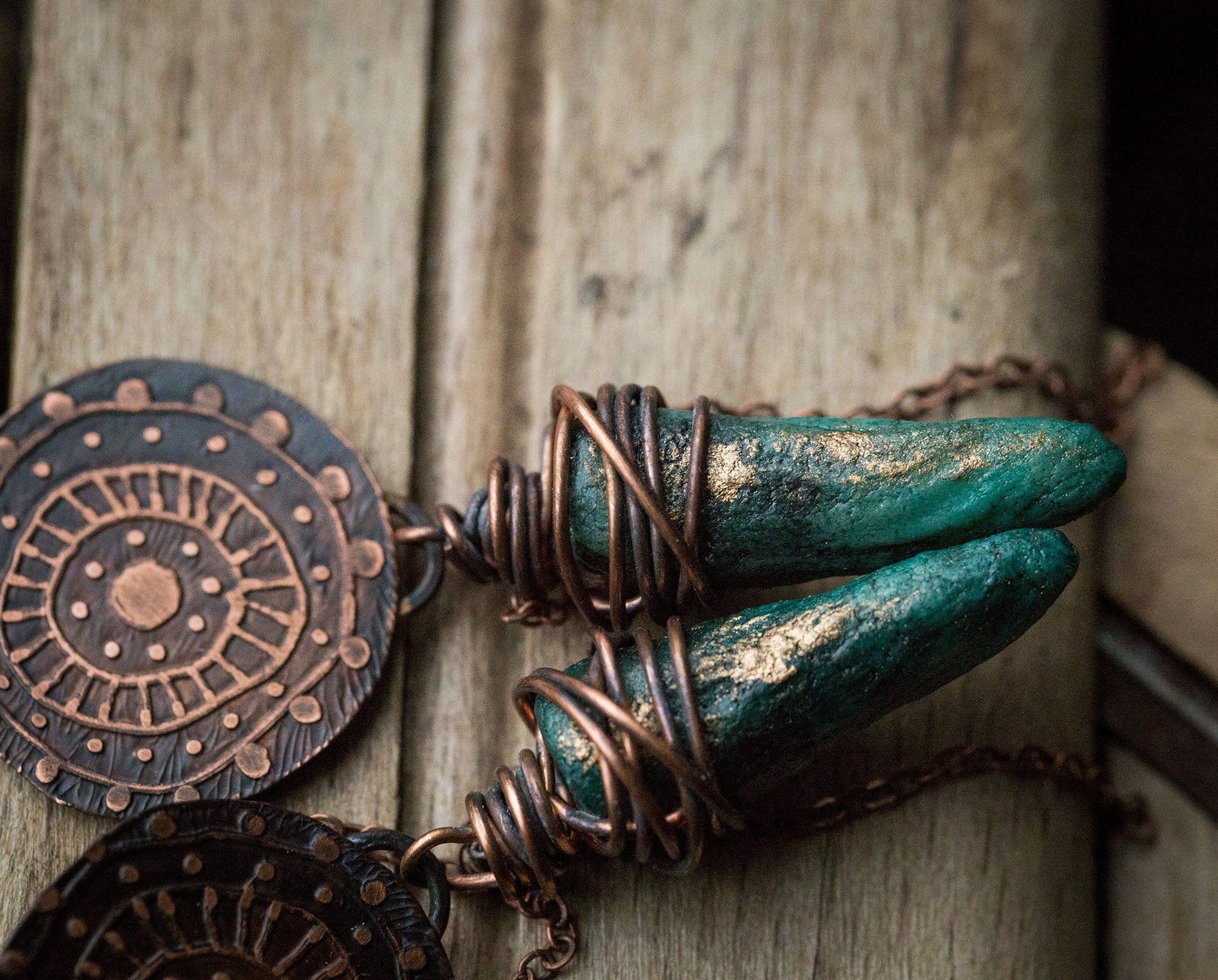 Kolczyki z miedzi i gliny w pierwotnym, etnicznym stylu, turkus