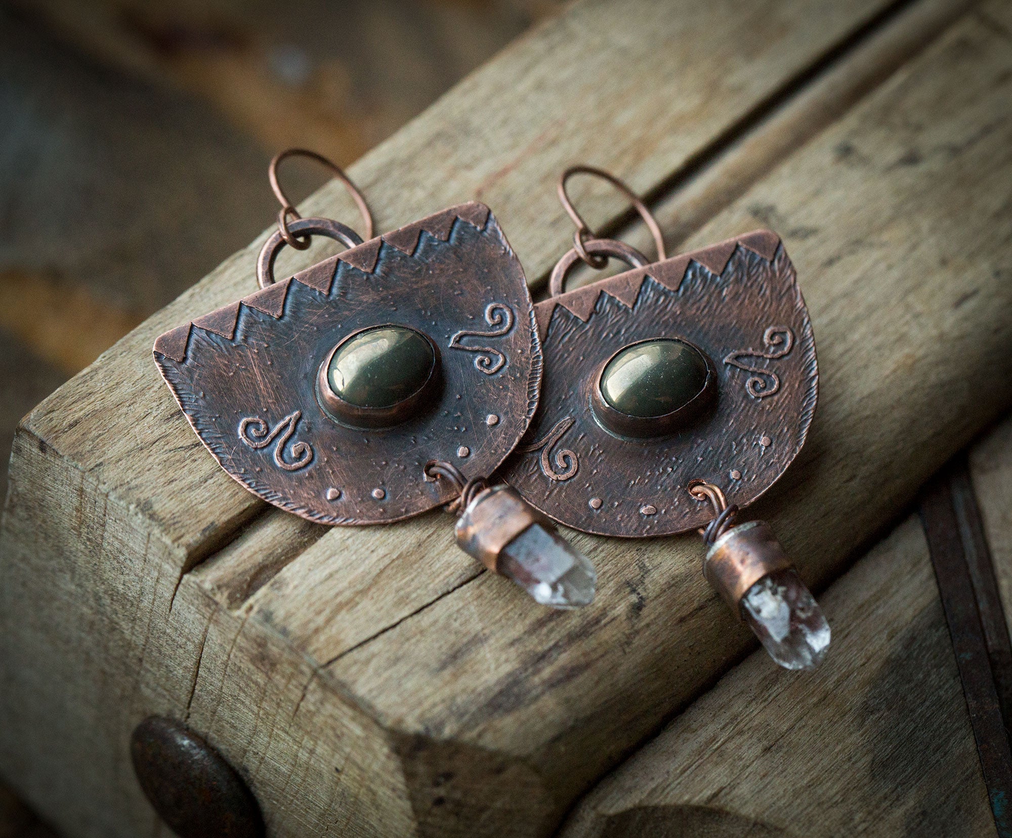 Kolczyki etniczne z pirytem i kryształem kwarcu