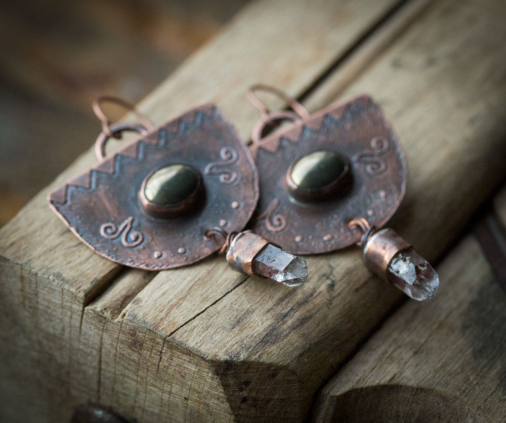 Kolczyki etniczne z pirytem i kryształem kwarcu