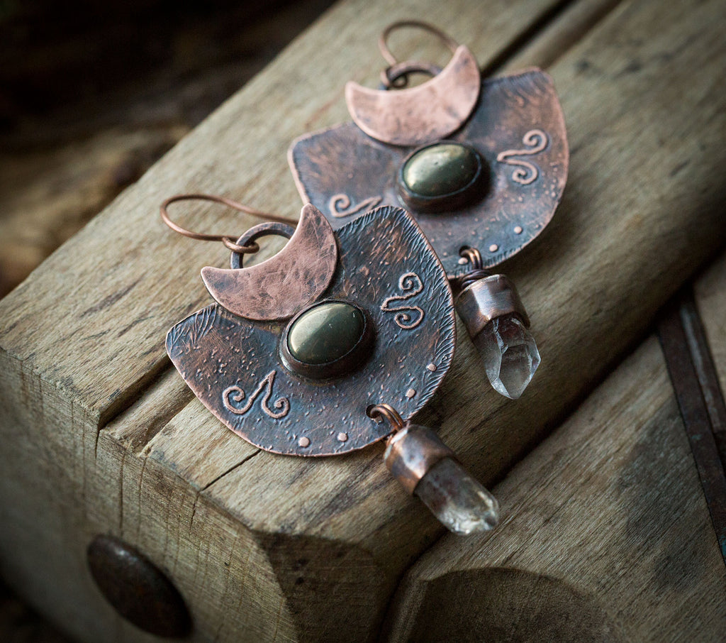 Kolczyki etniczne z księżycem, kolczyki z pirytem i kryształem kwarcu