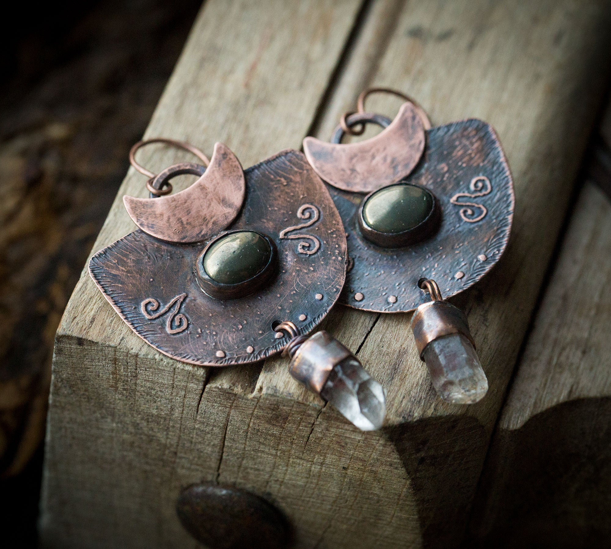 Kolczyki etniczne z księżycem, kolczyki z pirytem i kryształem kwarcu