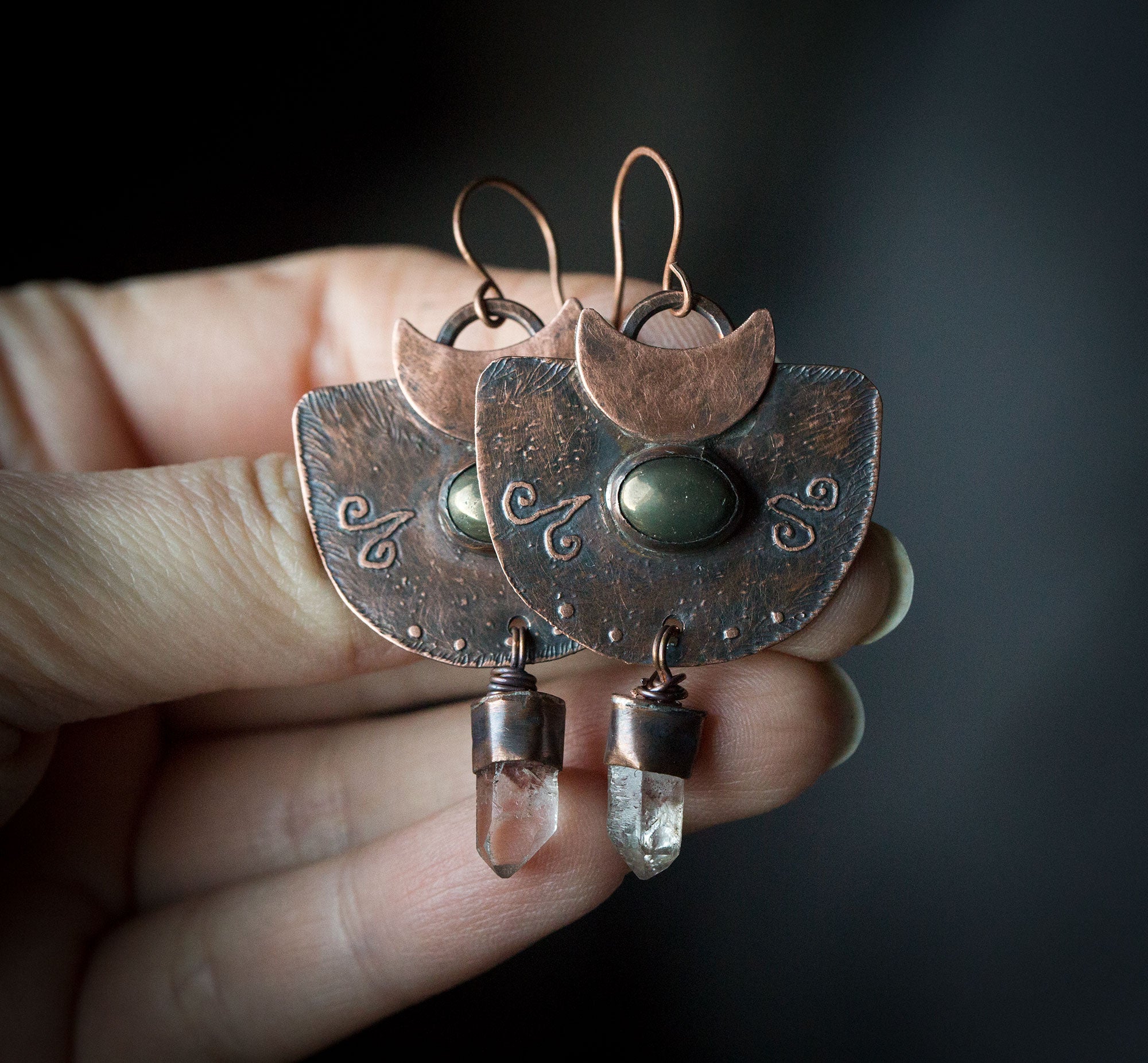 Kolczyki etniczne z księżycem, kolczyki z pirytem i kryształem kwarcu