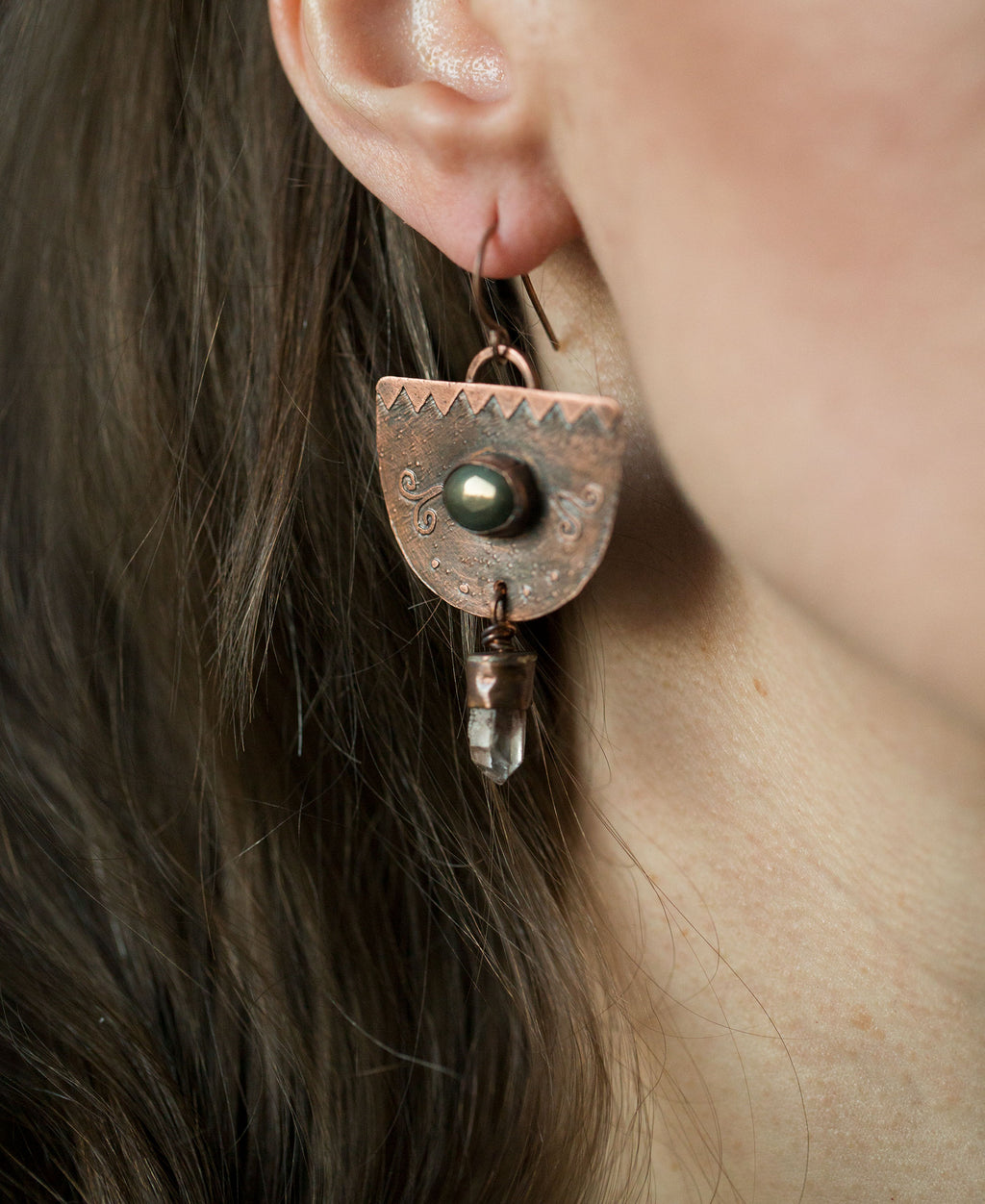 Kolczyki etniczne z pirytem i kryształem kwarcu