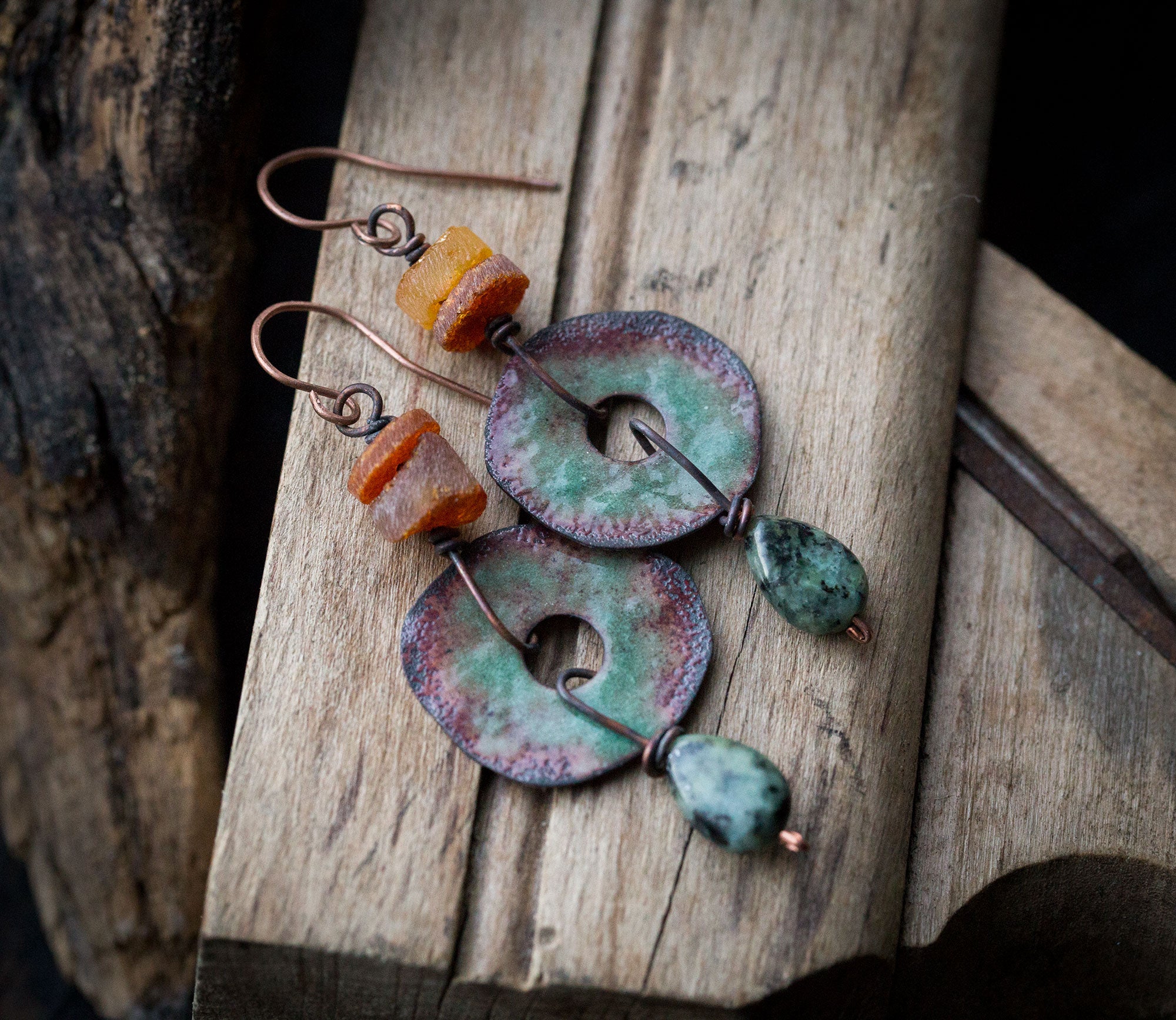 Kolczyki etniczne z emalią, bursztynem i turkusem