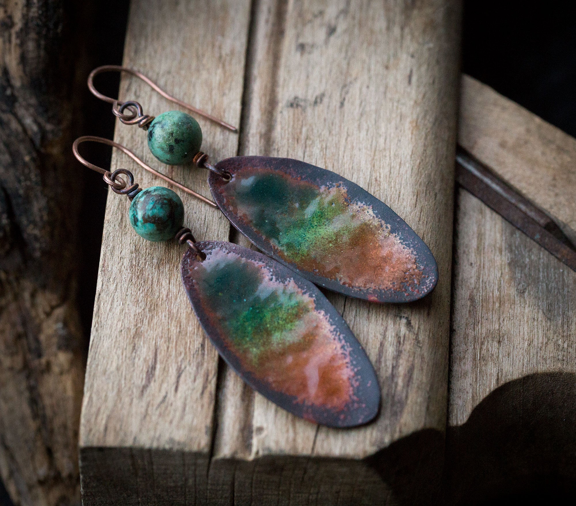 Kolczyki z zielono-złotą emalią i turkusem