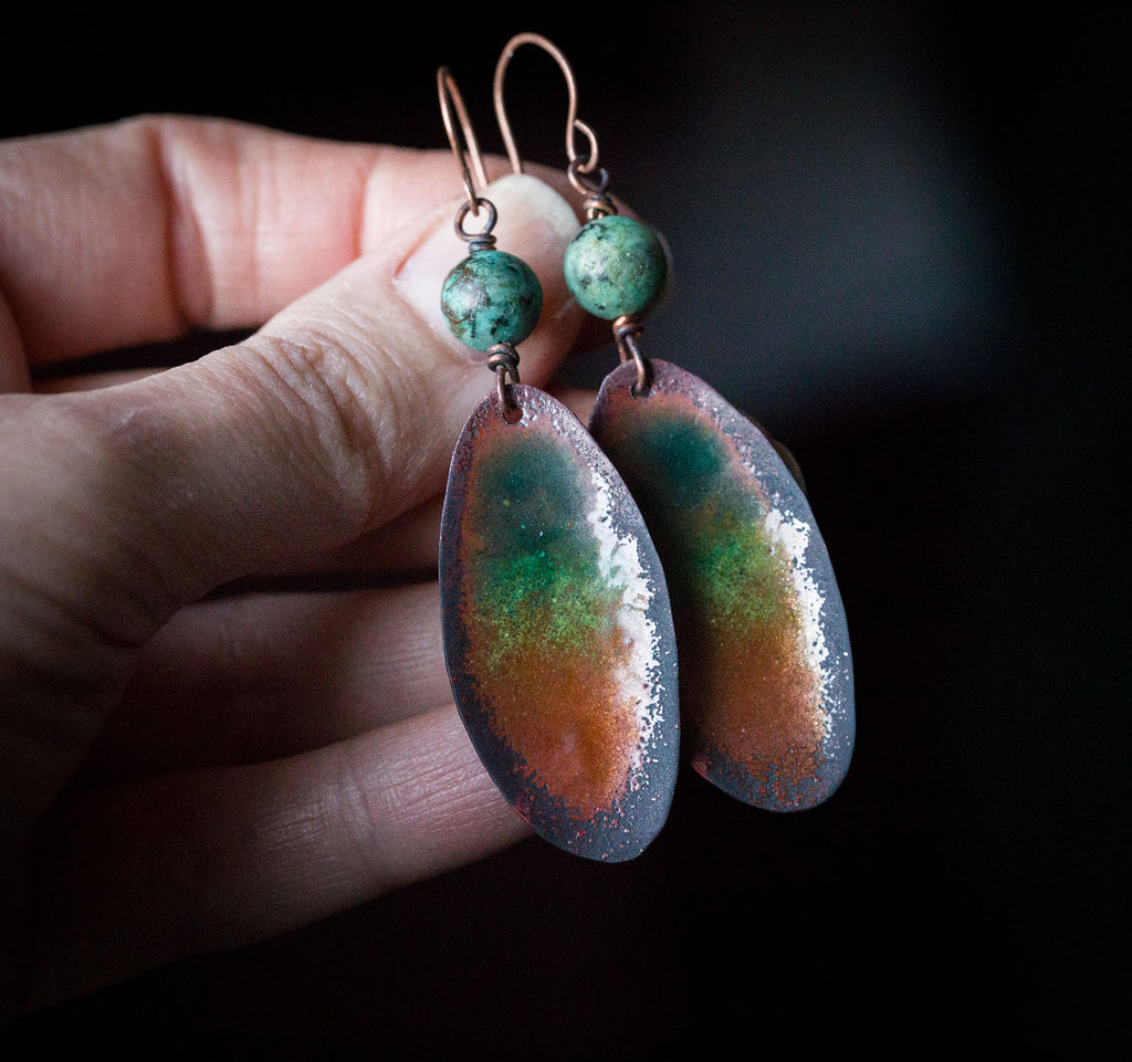 Kolczyki z zielono-złotą emalią i turkusem