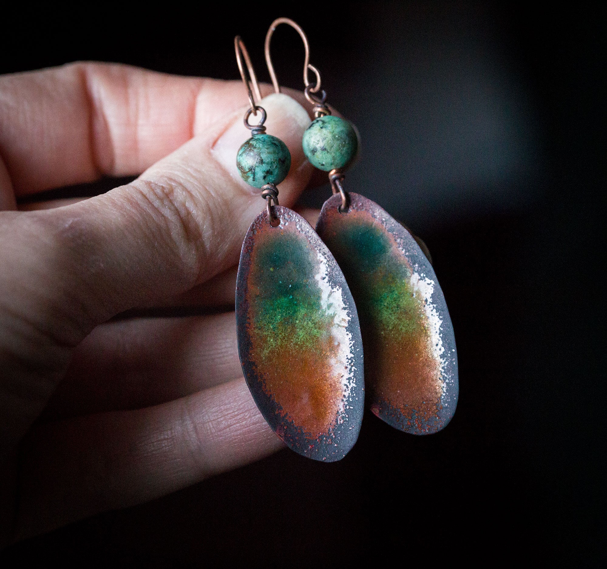 Kolczyki z zielono-złotą emalią i turkusem