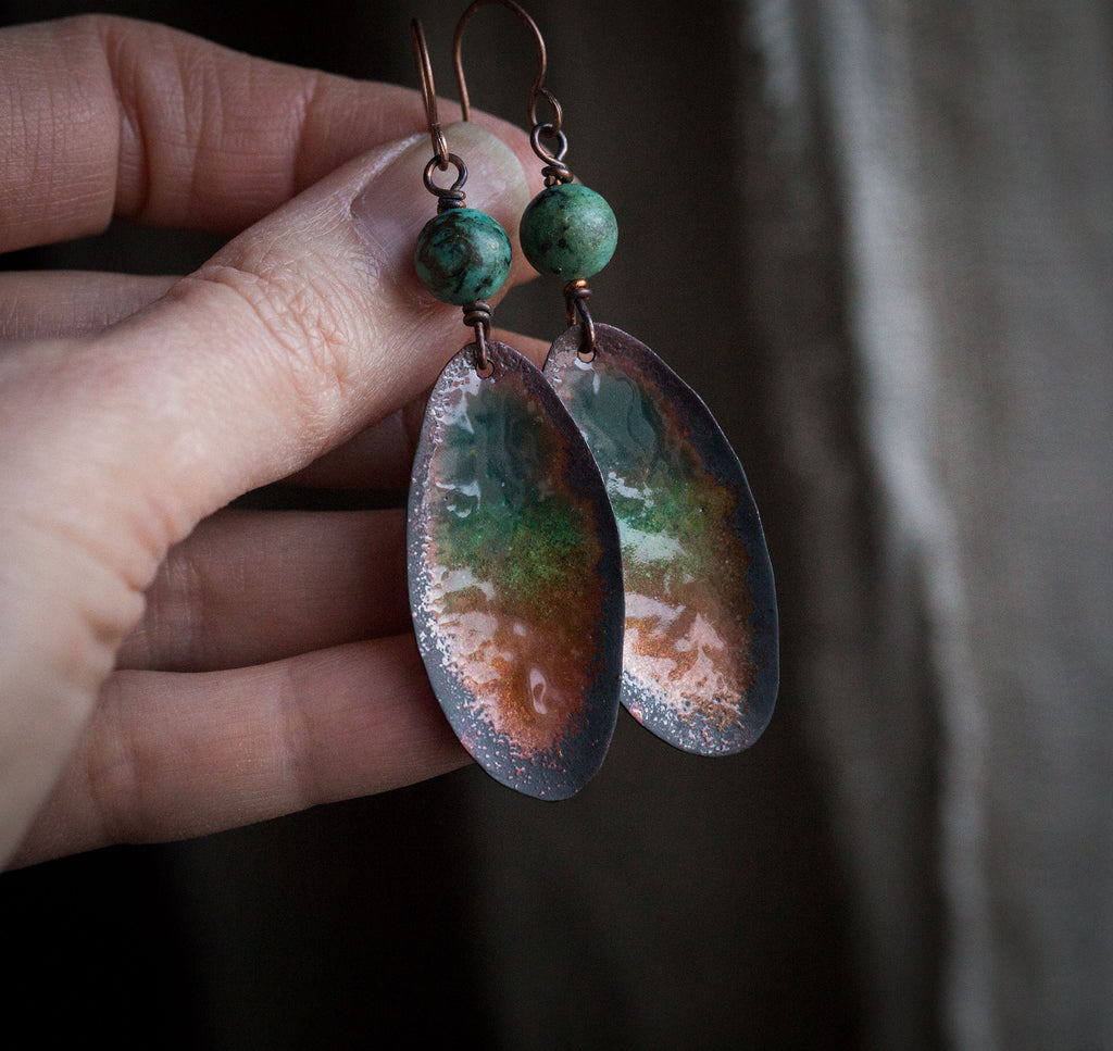 Kolczyki z zielono-złotą emalią i turkusem