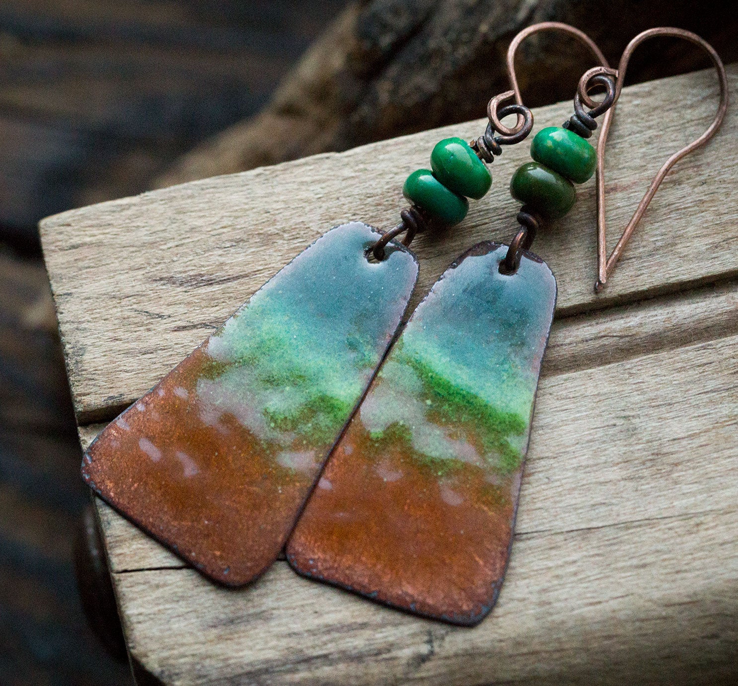 Kolczyki z zielono-złotą emalią i zielonym turkusem