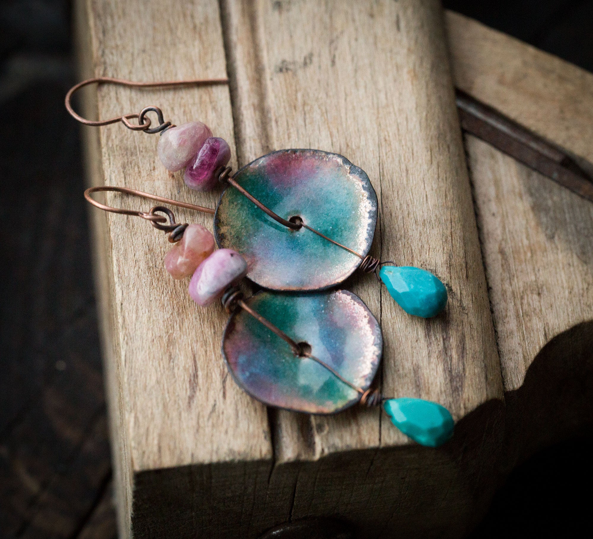 Kolczyki z pastelową emalią, rodonitem i amazonitem