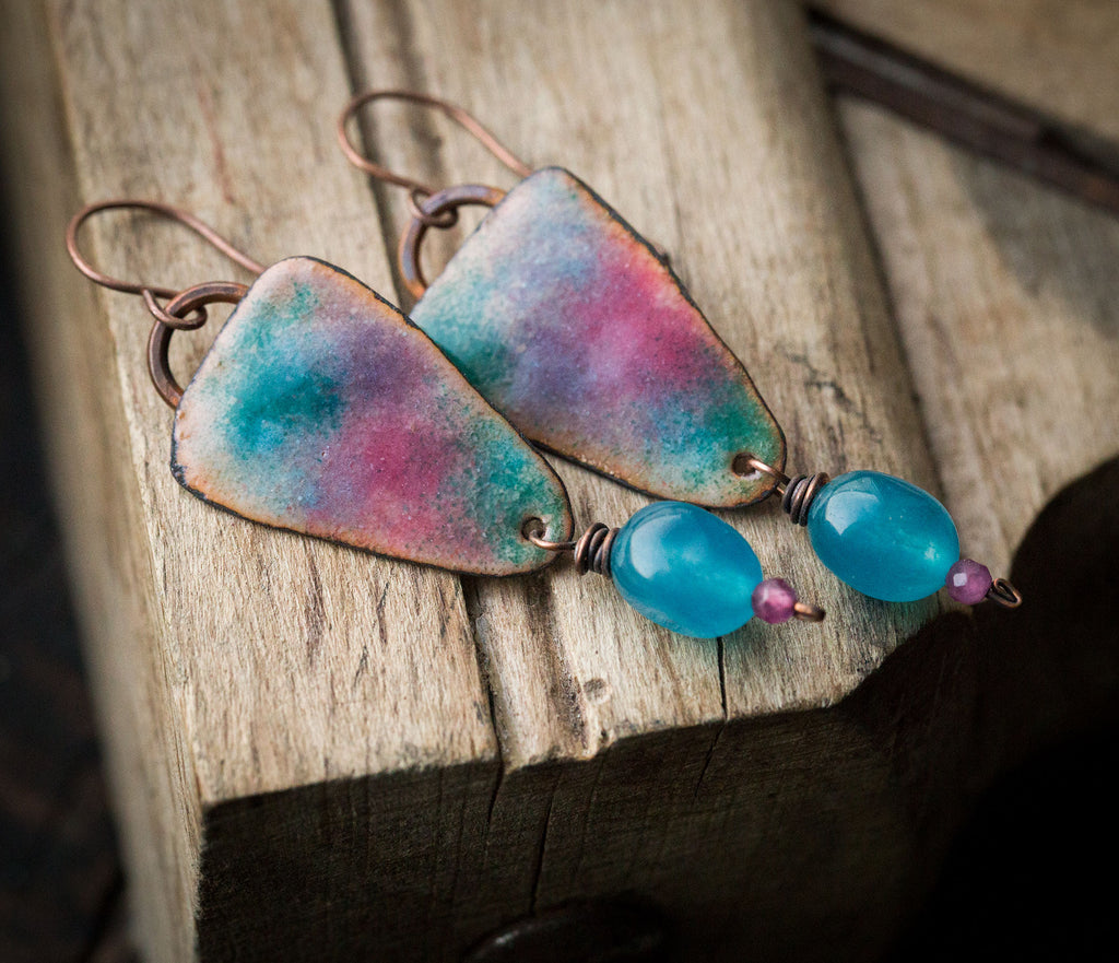 Kolczyki z pastelową emalią, jadeitem i turmalinem