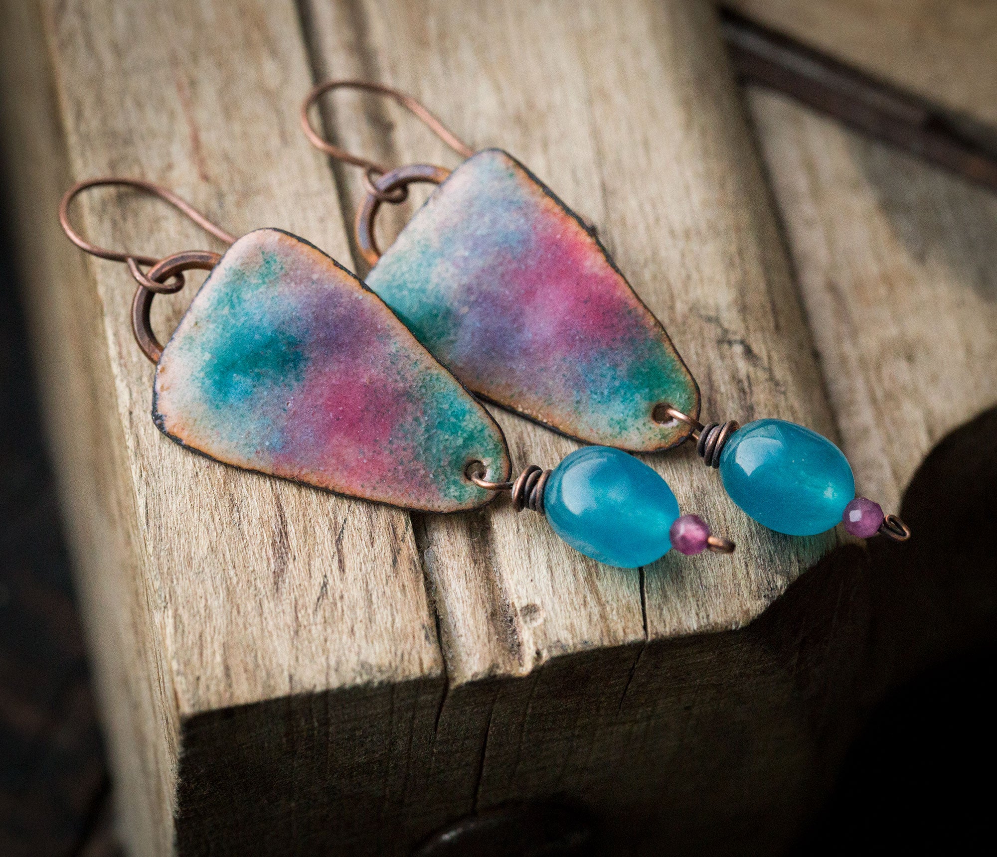 Kolczyki z pastelową emalią, jadeitem i turmalinem