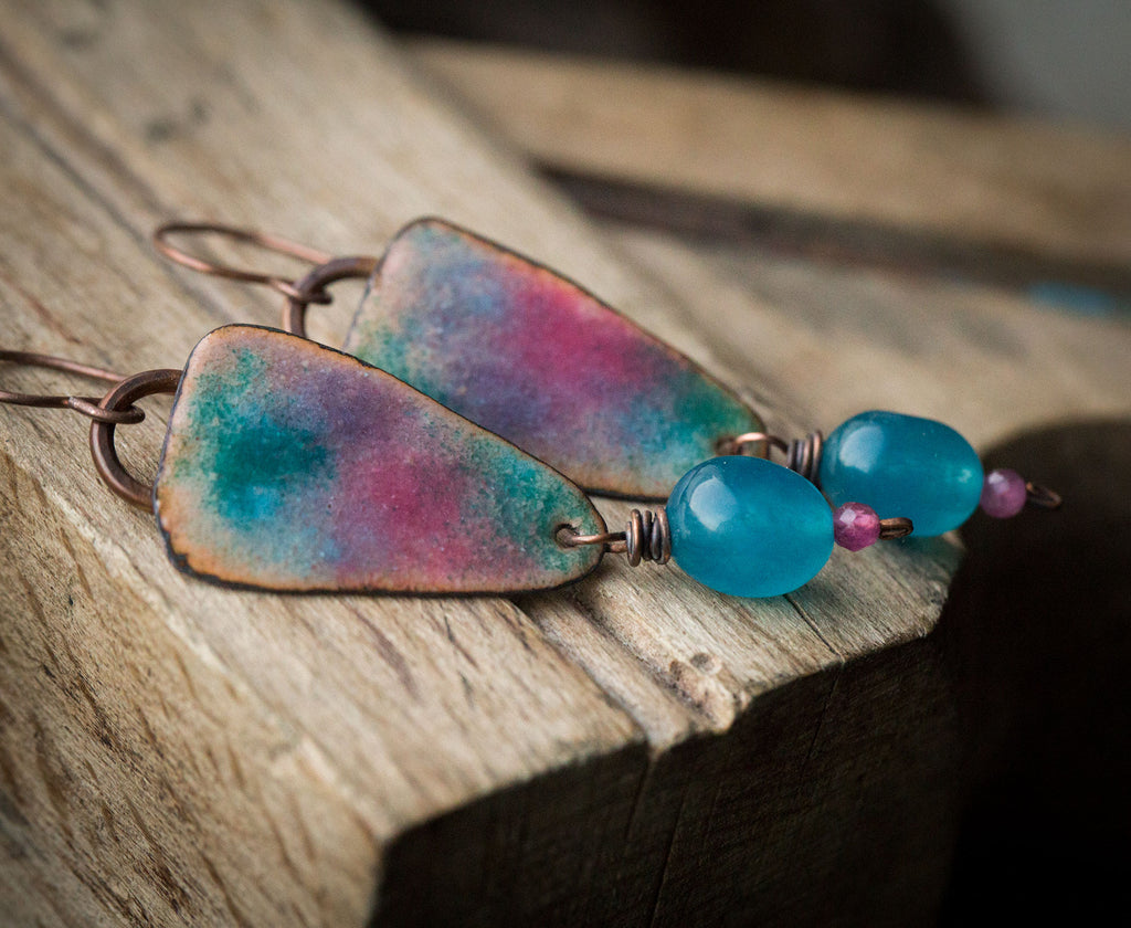 Kolczyki z pastelową emalią, jadeitem i turmalinem