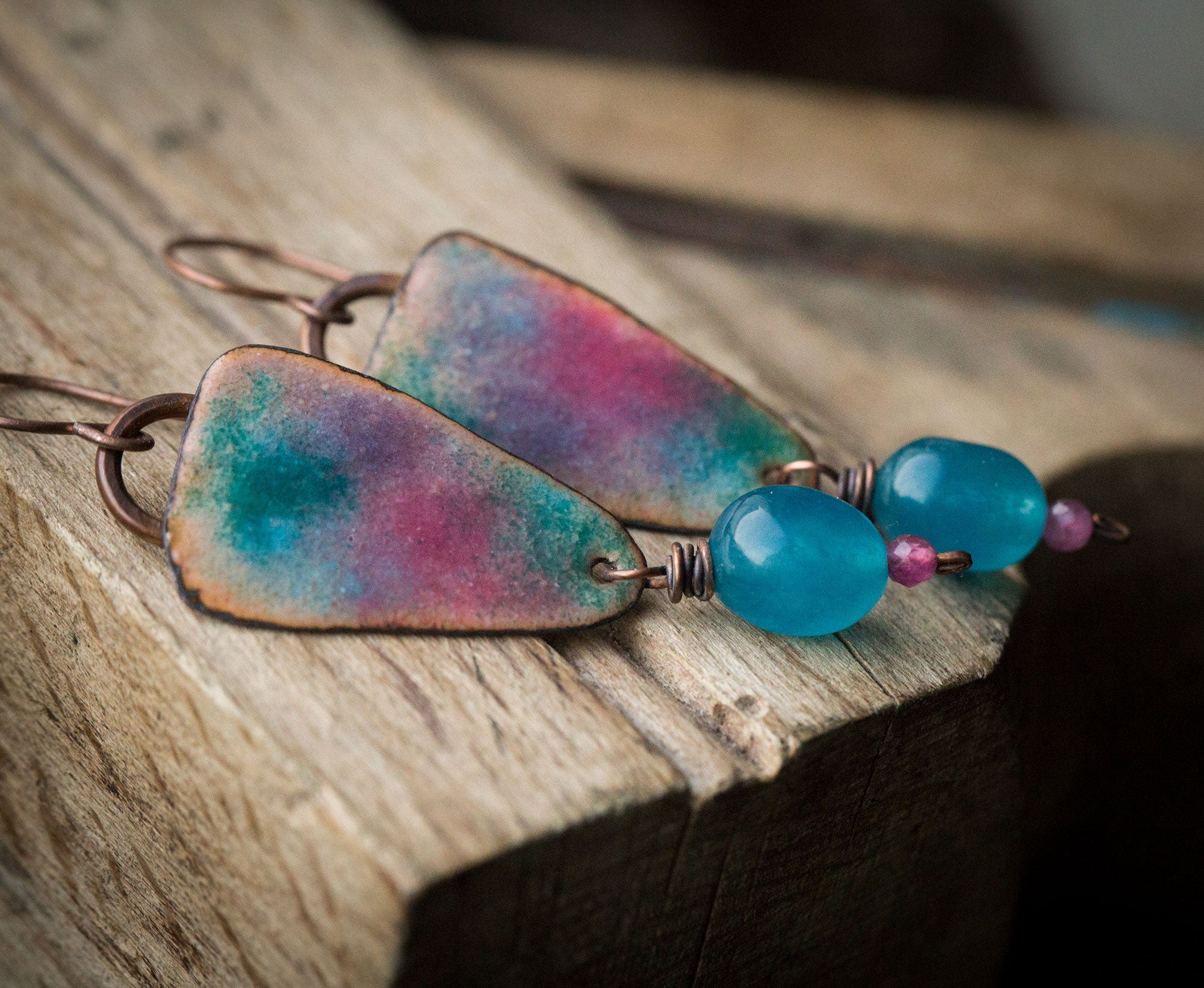 Kolczyki z pastelową emalią, jadeitem i turmalinem