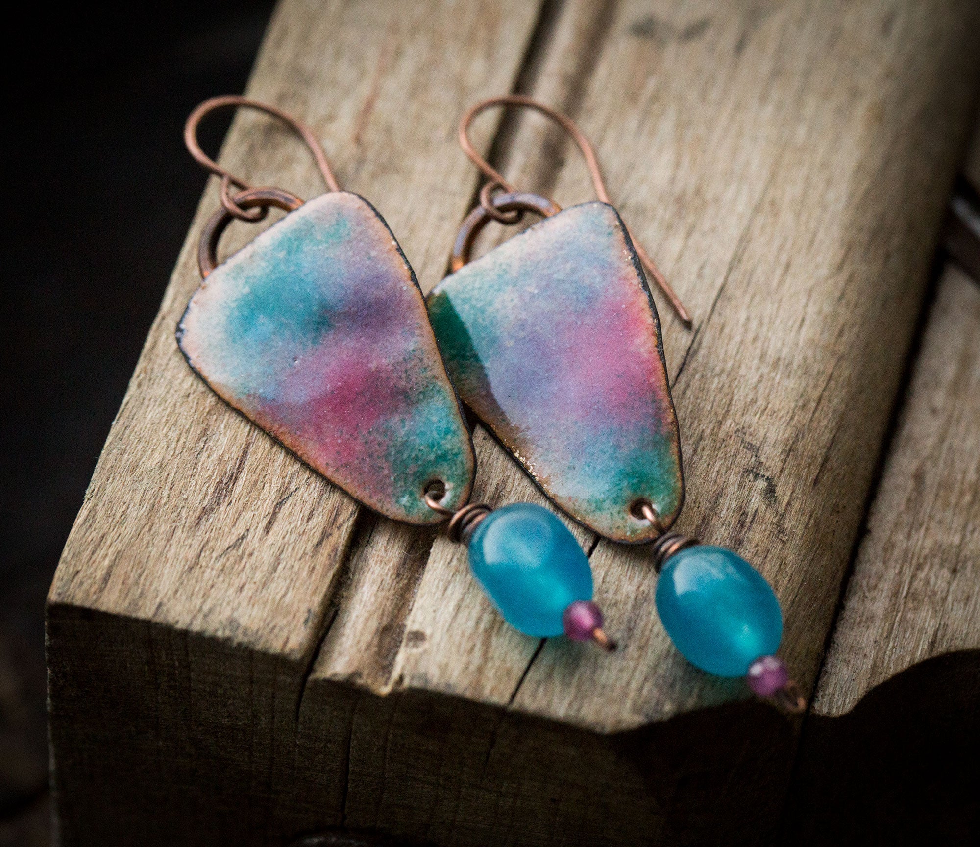 Kolczyki z pastelową emalią, jadeitem i turmalinem