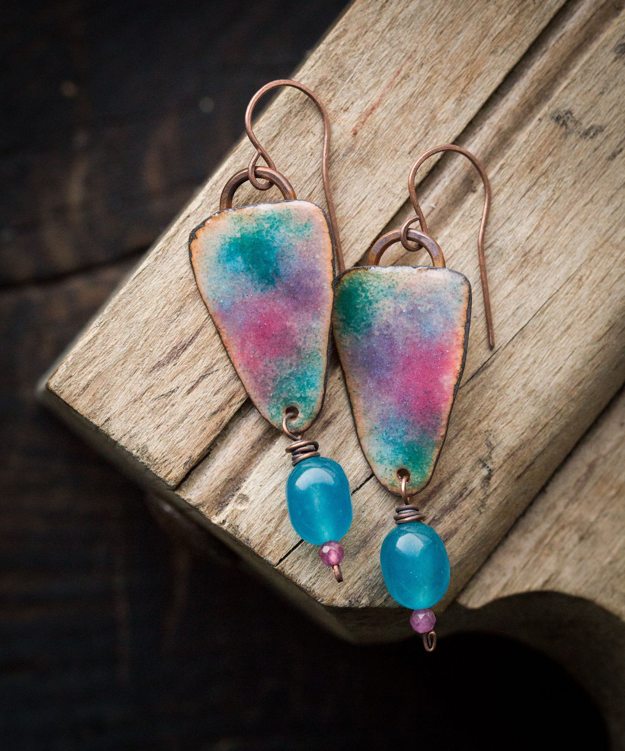 Kolczyki z pastelową emalią, jadeitem i turmalinem