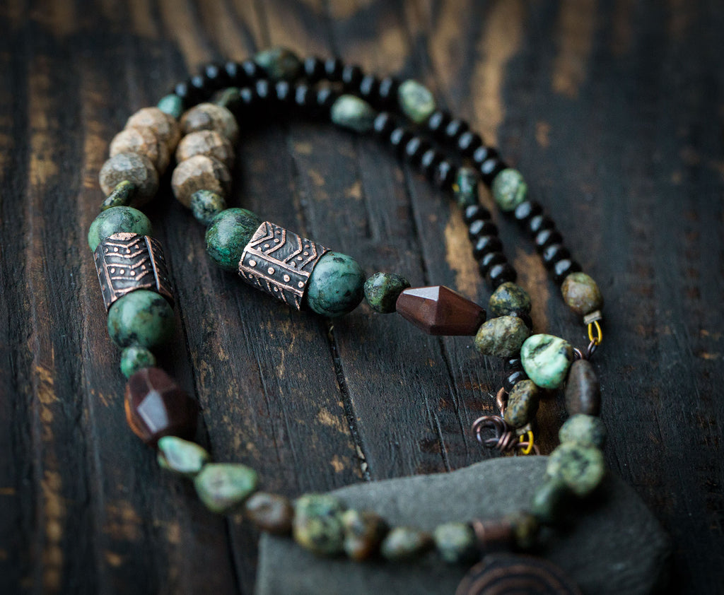 Naszyjnik etniczny z turkusami, chryzokolą, jaspisem i drewnem