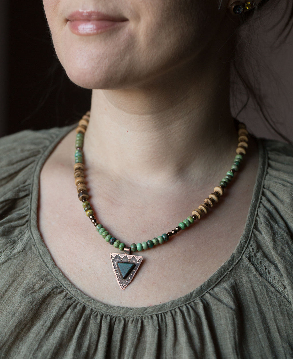 Naszyjnik etniczny z turkusami i kuprytem