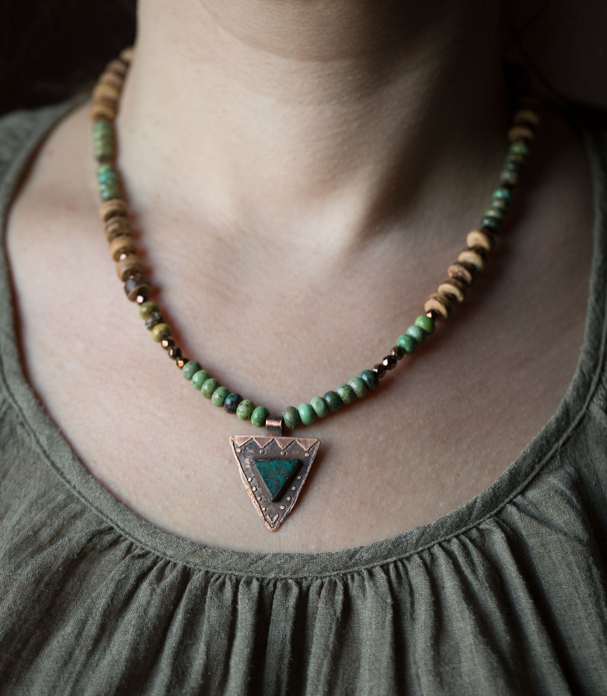 Naszyjnik etniczny z turkusami i kuprytem