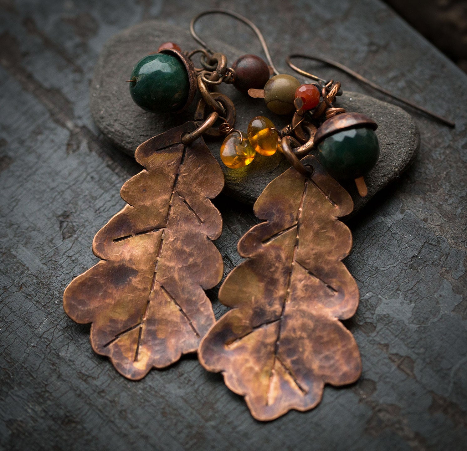 Kolczyki liście dębu, miedziane kolczyki z agatem mszystym, bursztynem, jaspisem, karneolem