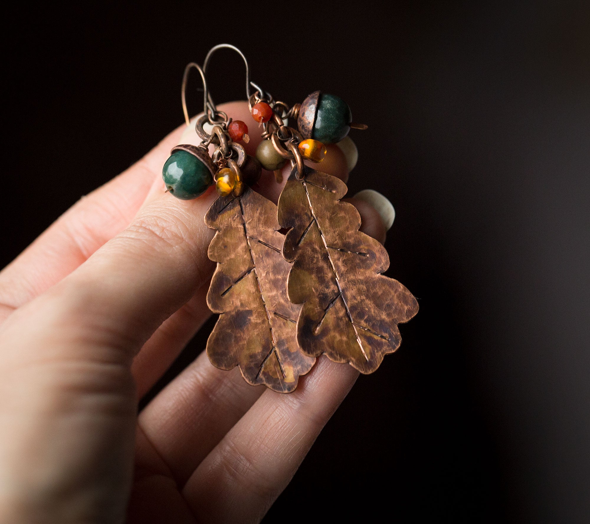 Kolczyki liście dębu, miedziane kolczyki z agatem mszystym, bursztynem, jaspisem, karneolem