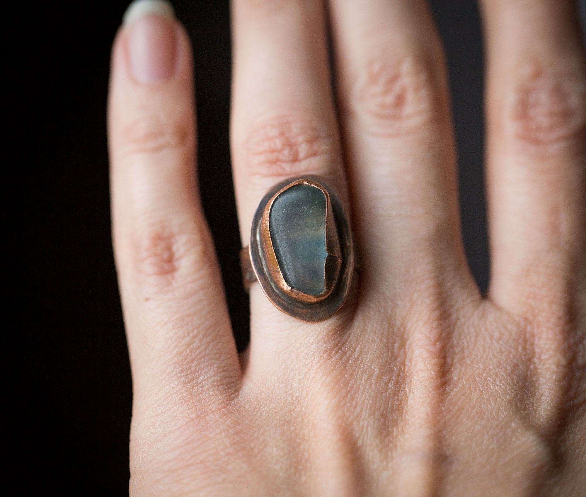 Pierścionek z błękitnym fluorytem