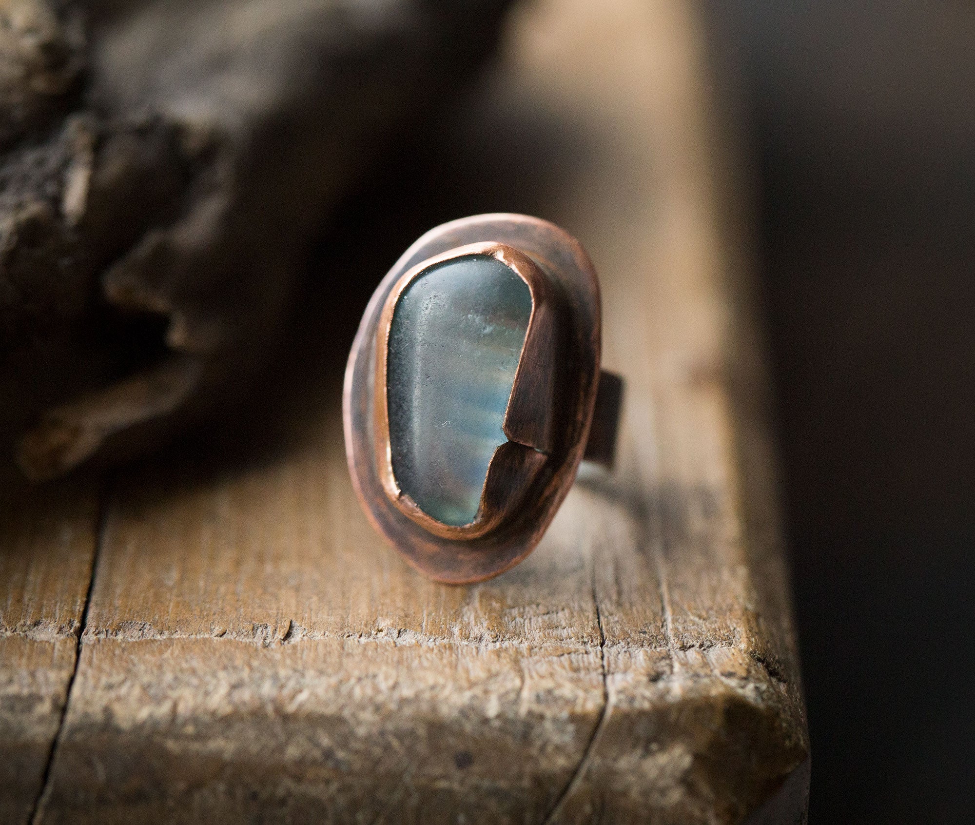 Pierścionek z błękitnym fluorytem