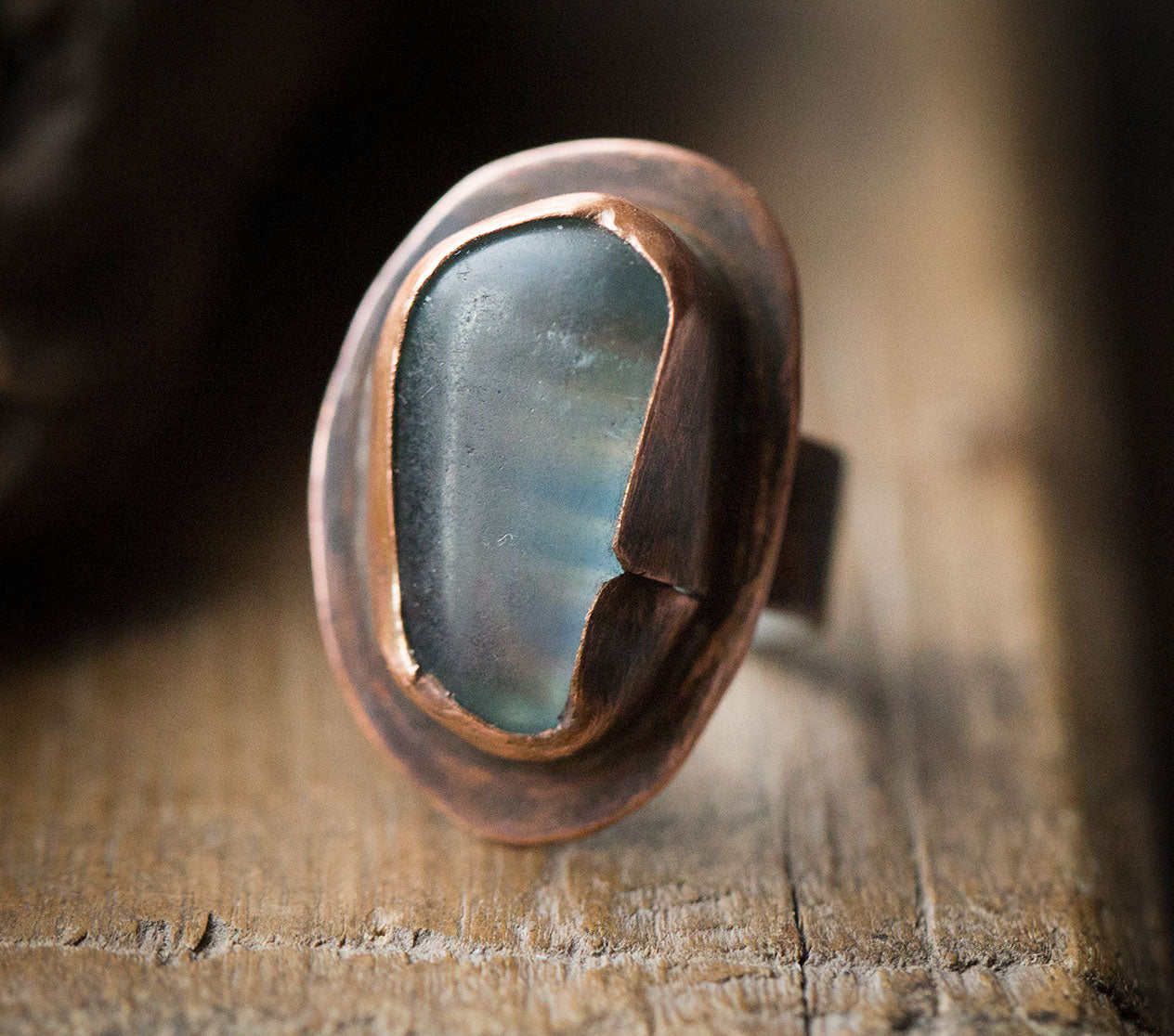 Pierścionek z błękitnym fluorytem