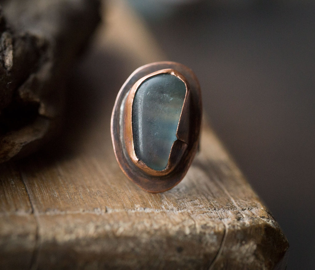 Pierścionek z błękitnym fluorytem