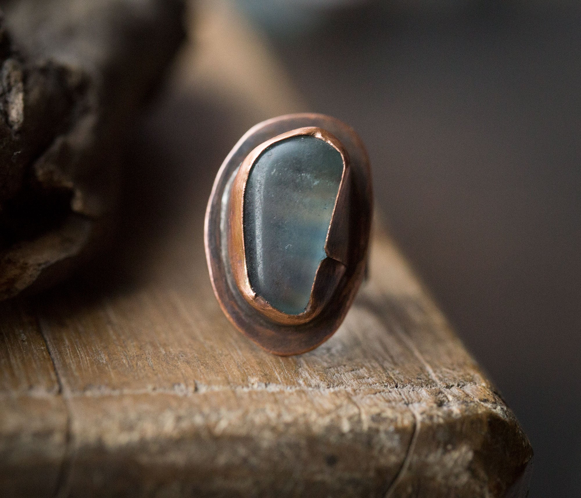 Pierścionek z błękitnym fluorytem