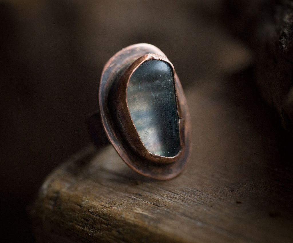 Pierścionek z błękitnym fluorytem