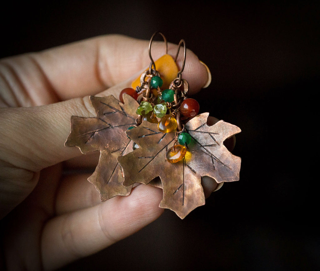 Kolczyki liście klonu z bursztynem, perydotem, awenturynem, karneolem