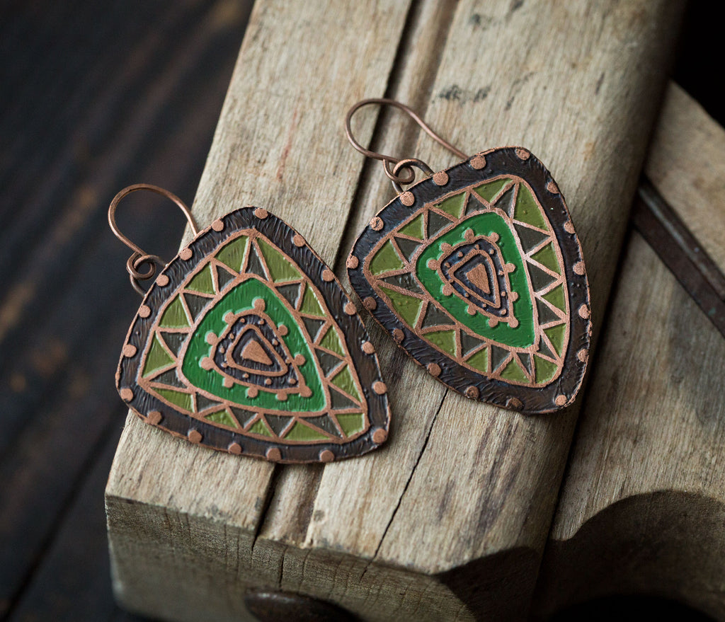Etniczne zielone kolczyki trójkąty