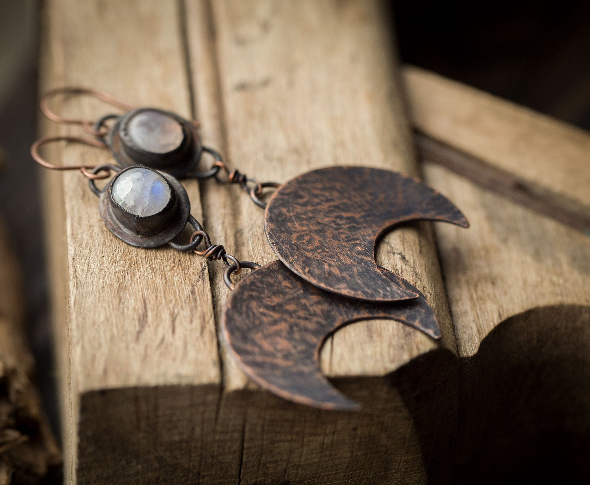 Duże kolczyki księżyce z kamieniem księżycowym