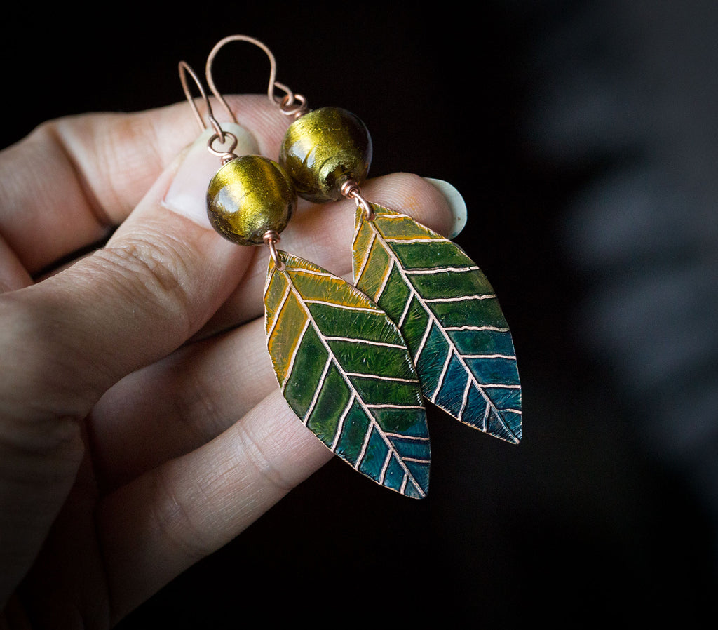 Kolczyki malowane liście, zielono-turkusowo-żółte z oliwkowym szkłem