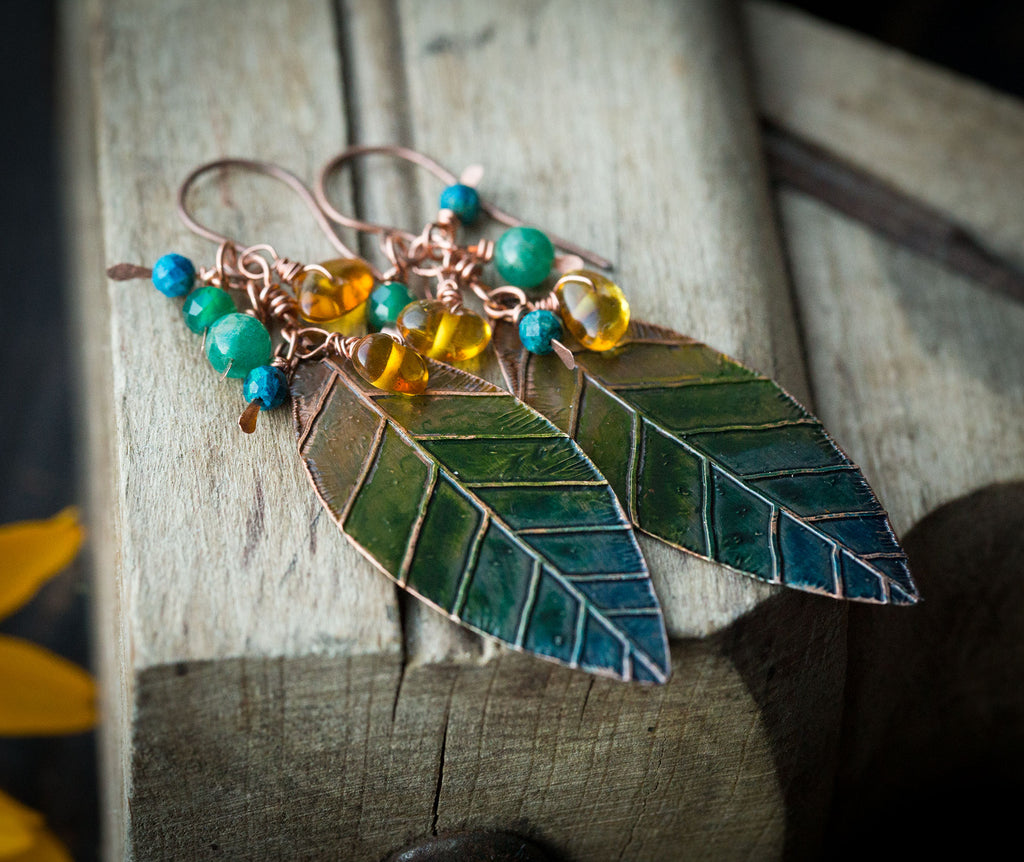Kolczyki malowane liście, zielono-turkusowe kolczyki, bursztyn bałtycki amazonit